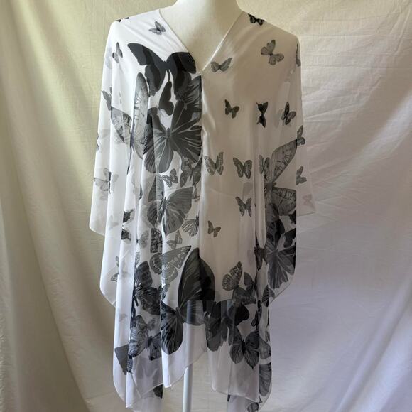 Butterfly print sheer draped poncho - Picture 4 of 5